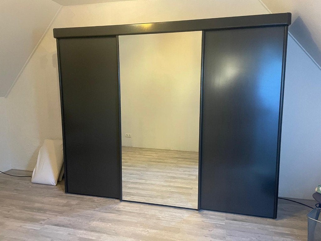 Grote luxe schuifdeurkast zwart/antraciet met spiegeldeur, Ophalen, 200 cm of meer, 200 cm of meer, 50 tot 75 cm