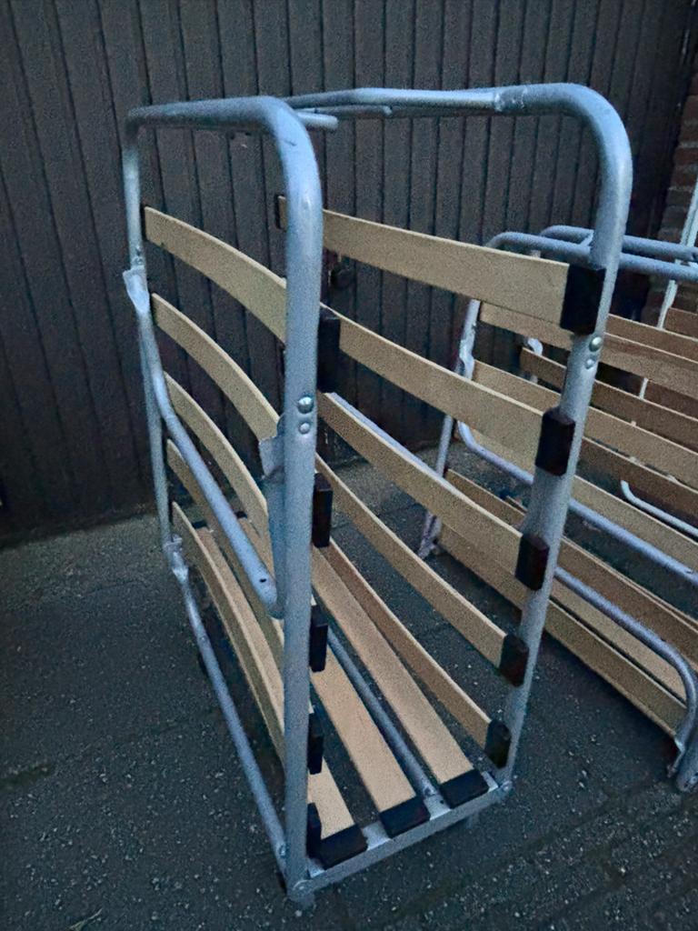 Opklapbaar logeerbed met lattenbodem, Huis en Inrichting, Ophalen, Gebruikt, Eenpersoons, 80 cm