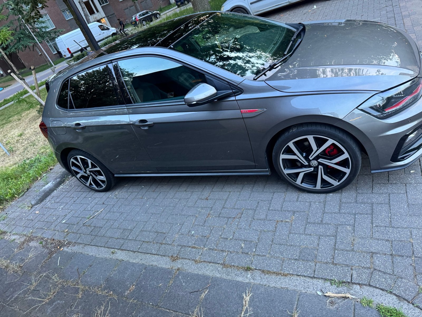 Volkswagen Polo 2.0 TSI 200pk 6-DSG 2019 Grijs, 4 cilinders, 1984 cc, 1200 kg, Particulier
