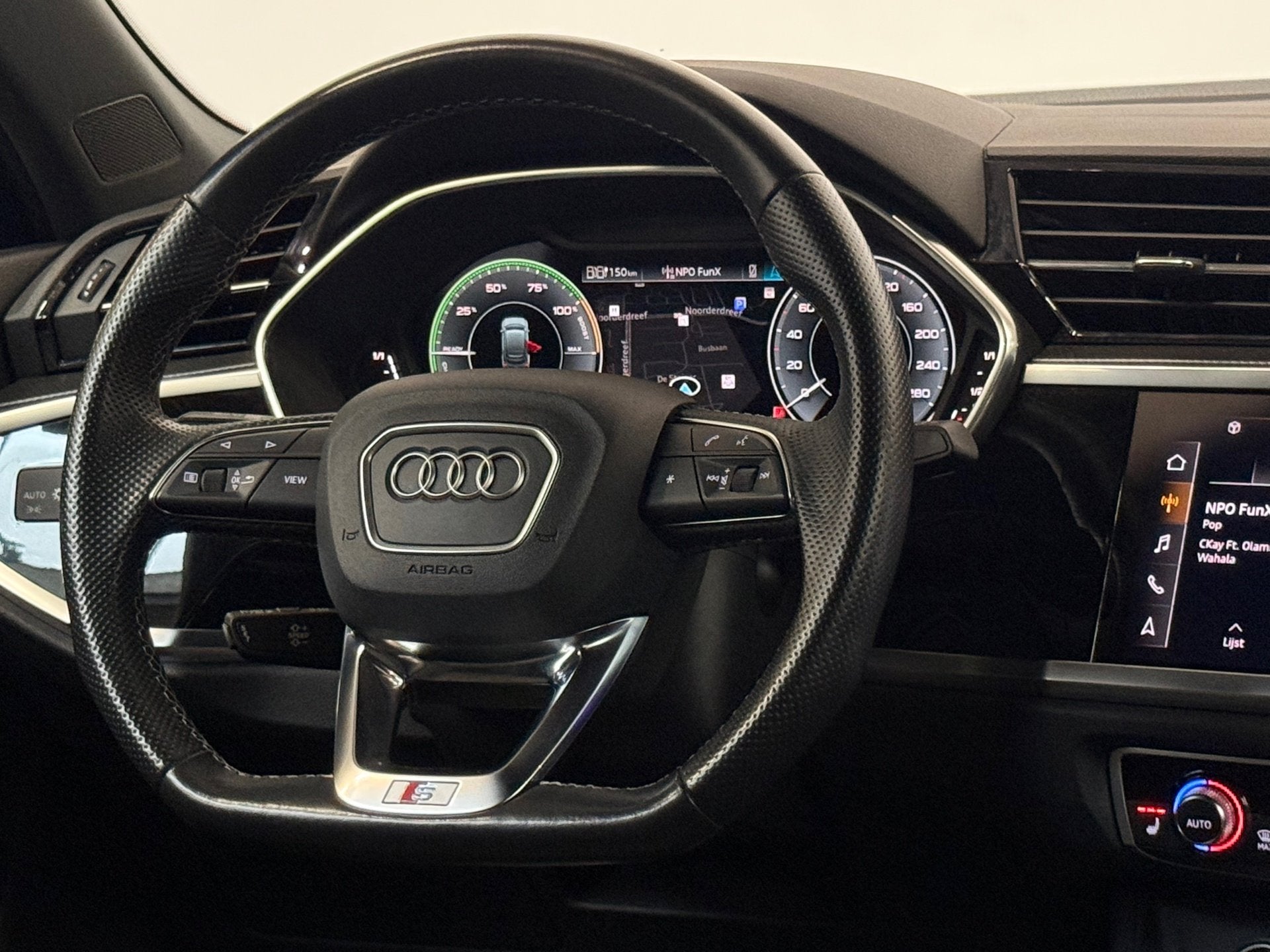 Audi Q3 Sportback 45 TFSI e 3 x S-line Pano Keyless Camera, Auto's, Dealer onderhouden, Gebruikt, Euro 6, Met garantie (alle)