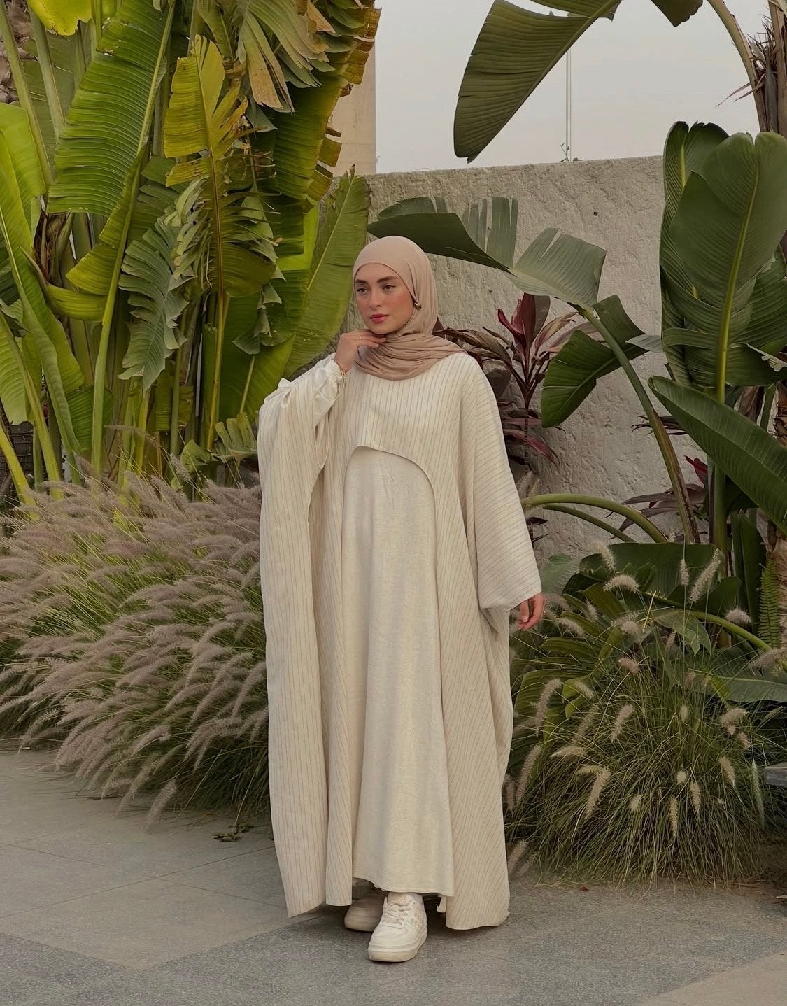 Leuke Abaya Set met Nieuw Design, Maat 38/40 (M), Beige, Nieuw, Ophalen of Verzenden
