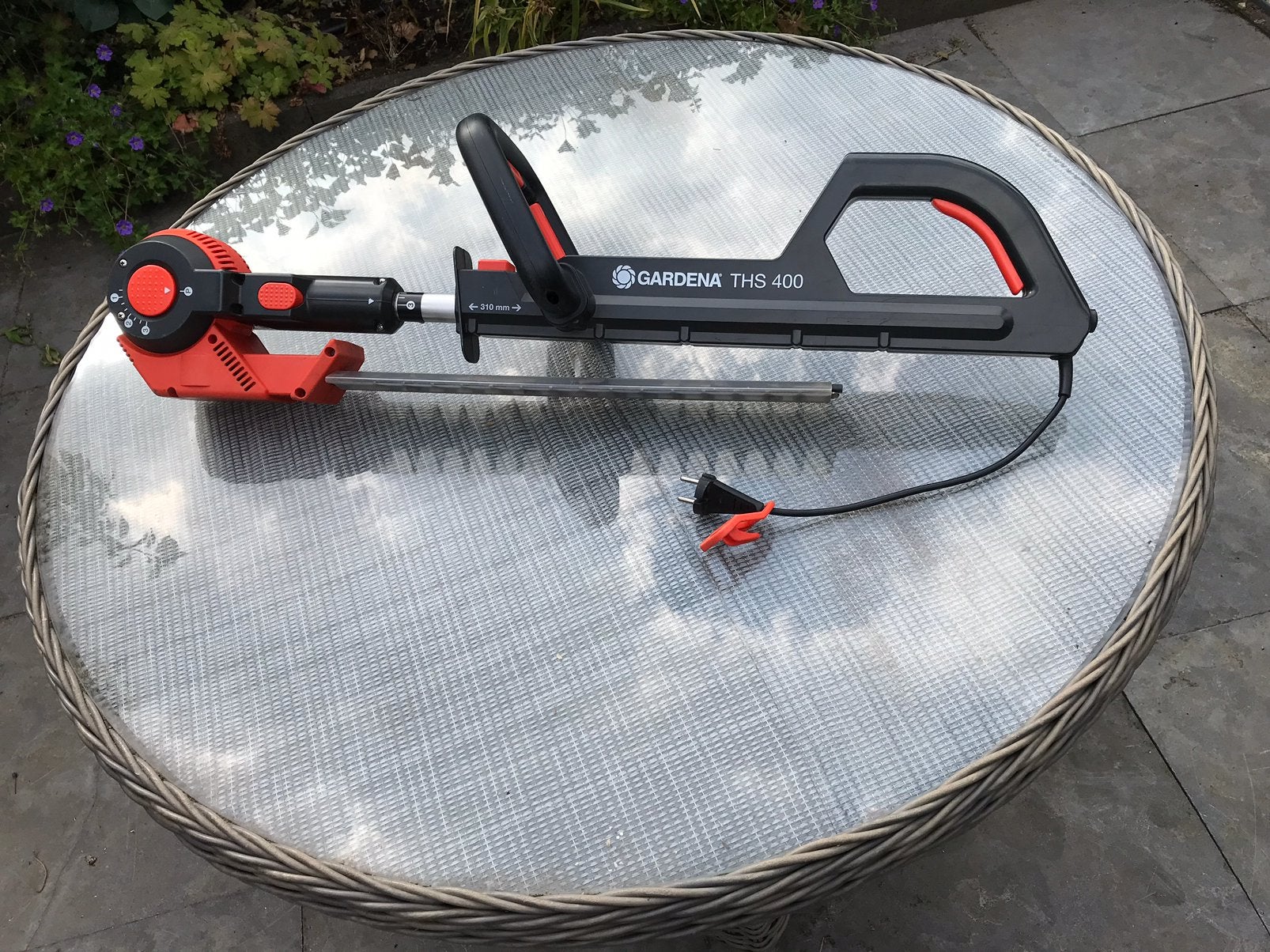 GARDENA ELEKTRISCHE HEGGENSCHAAR THS 400, Tuin en Terras, Ophalen of Verzenden, Gebruikt, Elektrisch