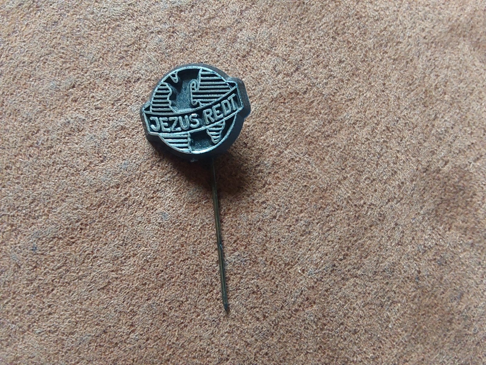 speldje JEZUS Redt, Verzamelen, Speldjes, Pins en Buttons, Ophalen of Verzenden, Zo goed als nieuw