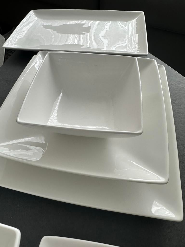 Wit porseleinen servies voor 12 personen, Huis en Inrichting, Keuken | Servies, Ophalen of Verzenden, Zo goed als nieuw, Porselein