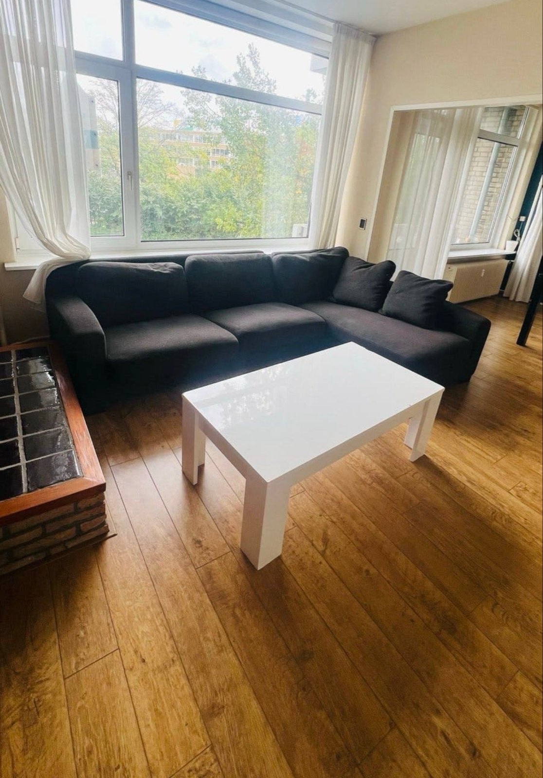 Gratis: Hoekbank, salontafel en eettafel wegens verhuizing, Ophalen, 250 tot 300 cm, Gebruikt, 100 tot 125 cm