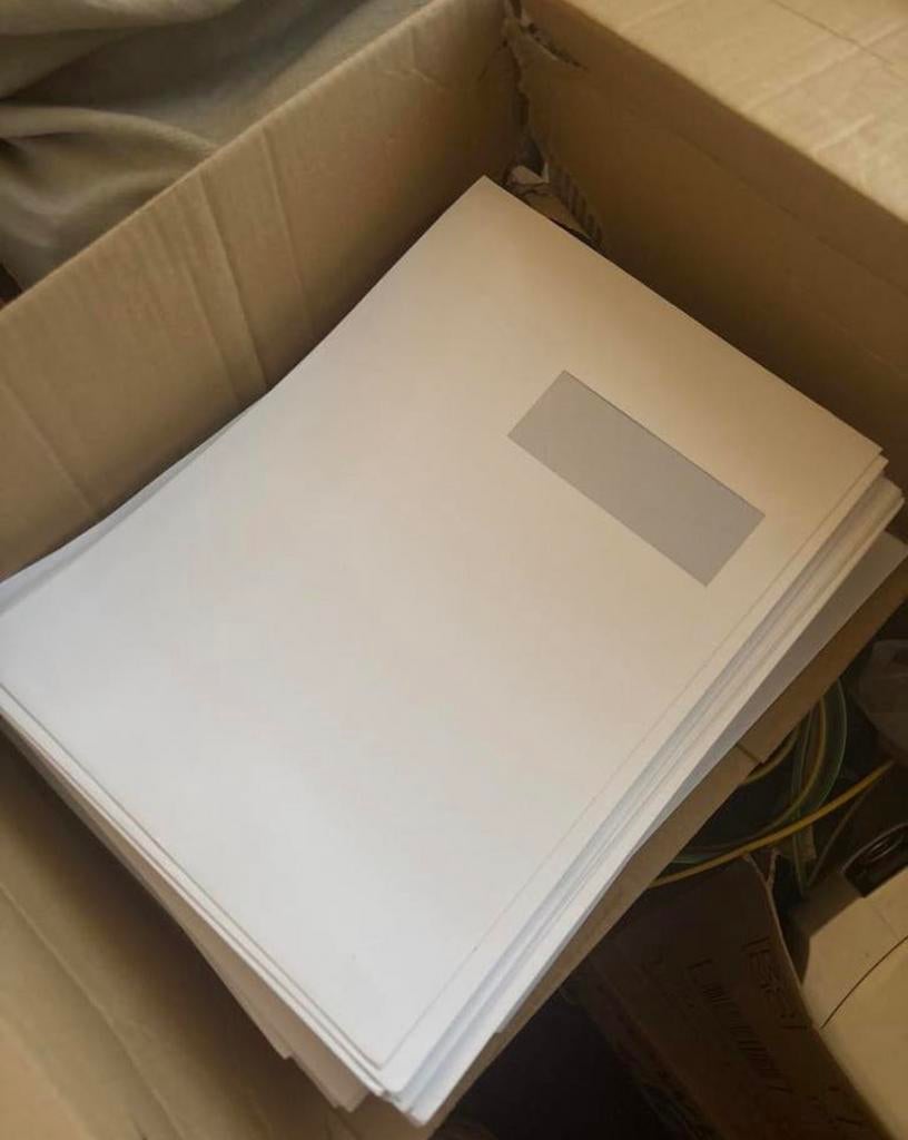 Partij witte enveloppen met venster, Diversen, Ophalen
