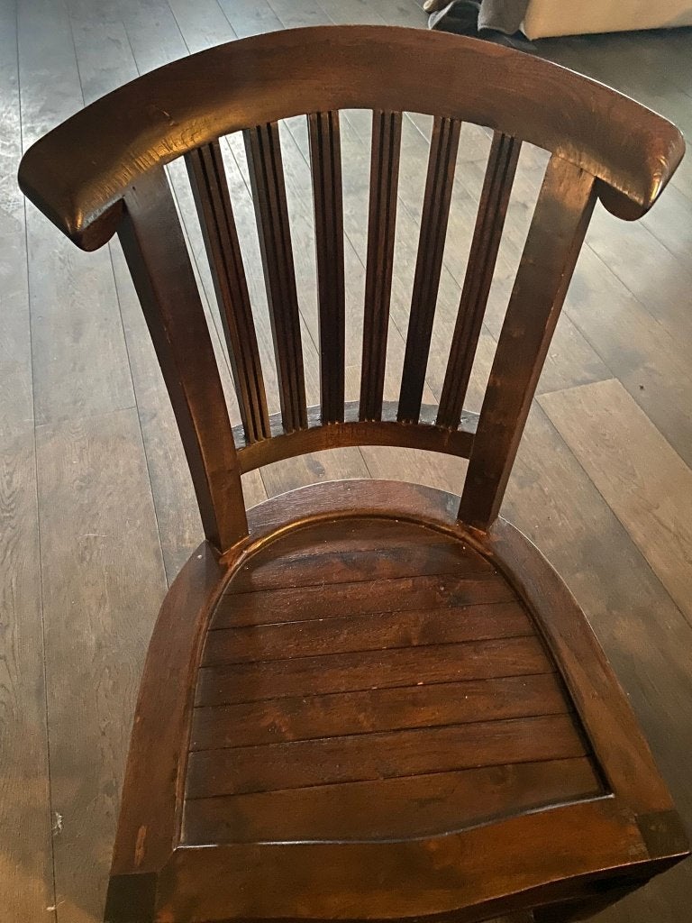 10 donker houten eetkamerstoelen met gebruikssporen, Huis en Inrichting, Stoelen, Ophalen, Gebruikt, Bruin, Vijf, Zes of meer stoelen
