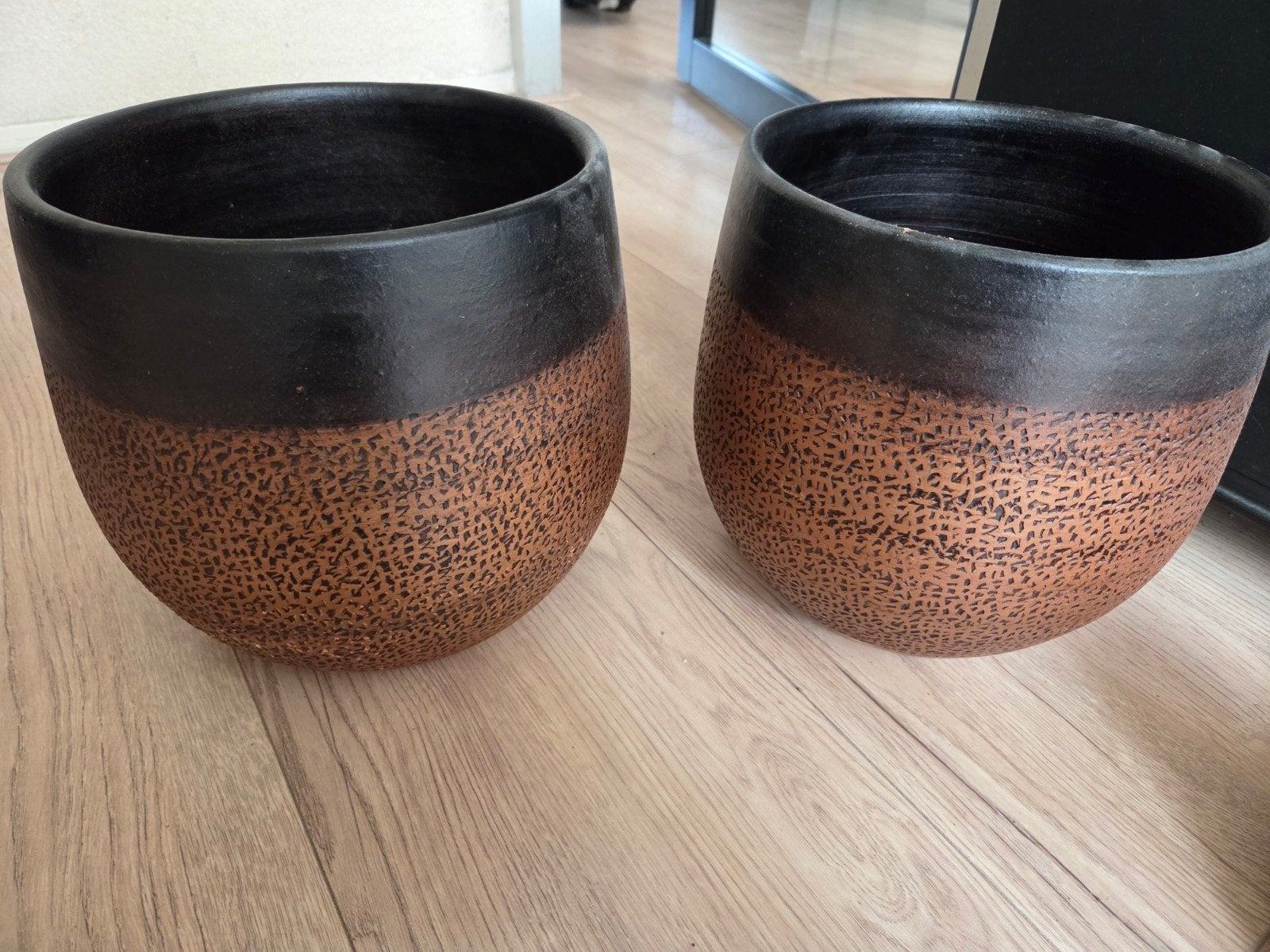 2 bloempotten voor binnenshuis, Ophalen, Rond, Binnen, Zo goed als nieuw