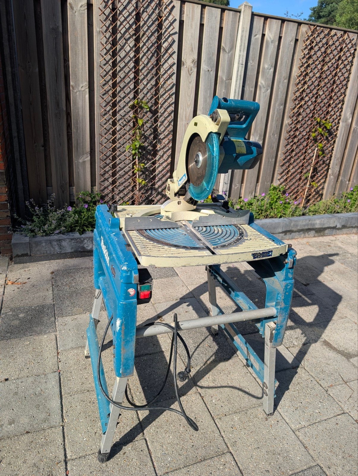 Makita LF1000 Flipover Zaagtafel - Afkortzaag & Tafelzaag, Doe-het-zelf en Verbouw, Gereedschap | Zaagmachines, Ophalen, Gebruikt