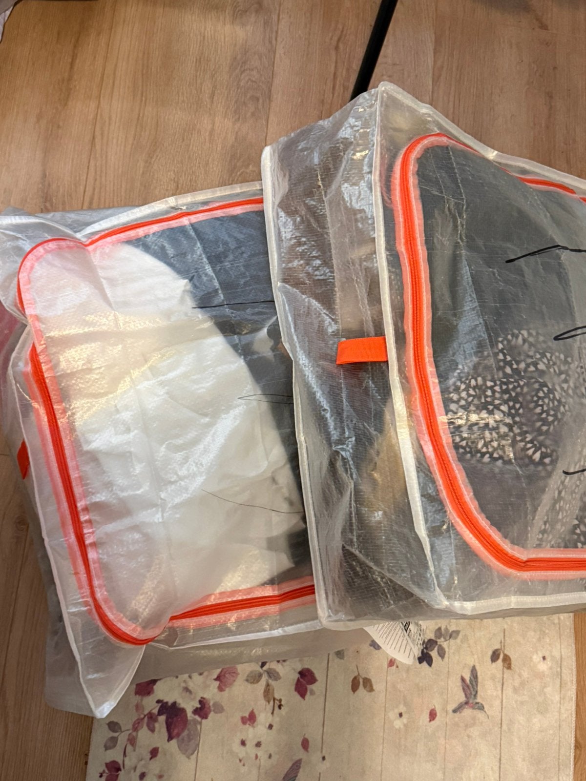 2 zakken vol kleding, Ophalen, Zo goed als nieuw