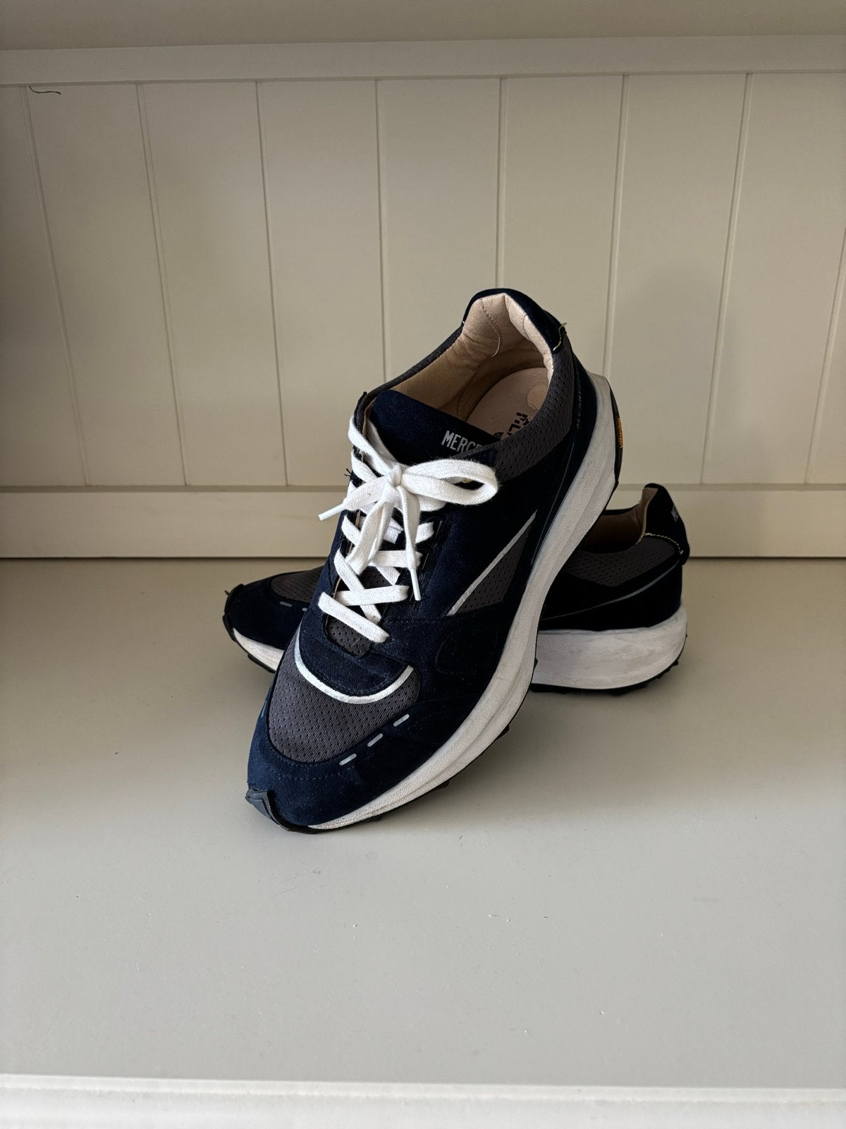 Mercer Amsterdam sneakers - Donkerblauw mt 45, Ophalen of Verzenden, Zo goed als nieuw, Blauw, Sneakers of Gympen