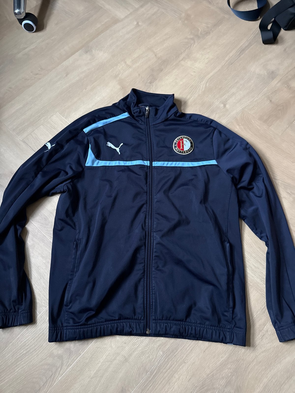 Puma Feyenoord Trainingsjack - Maat XL - Zo goed als nieuw, Maat XL, Ophalen of Verzenden, Zo goed als nieuw, Trainingspak