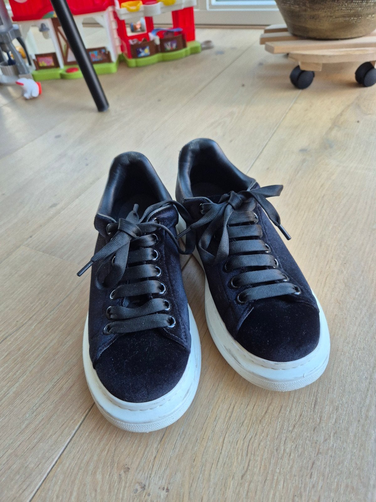 Zo goed als nieuwe Alexander McQueen maat 38, Ophalen of Verzenden, Zo goed als nieuw, Zwart, Sneakers of Gympen