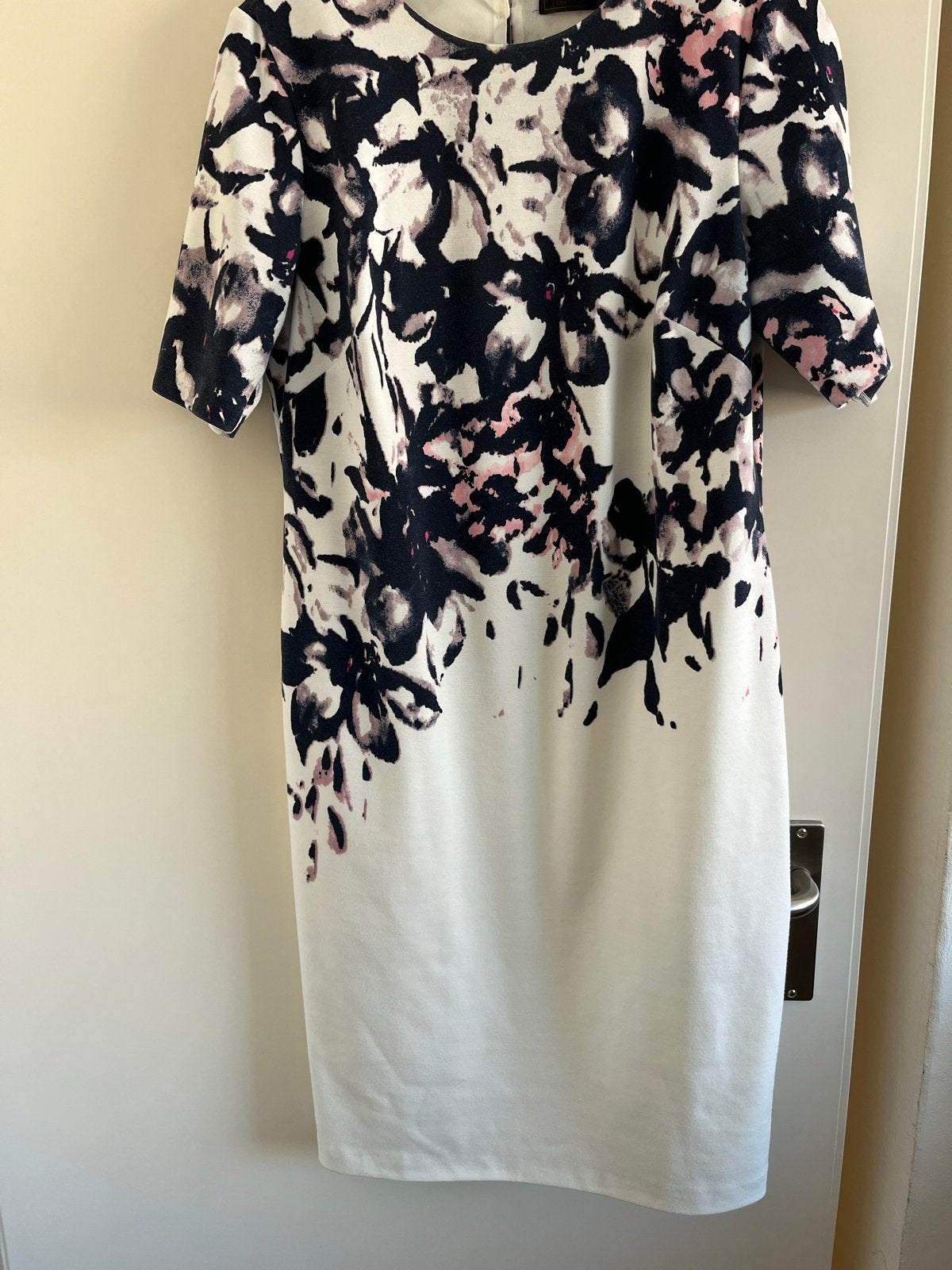 BPC Selection Jurk met bloemenprint en open rug, Kleding | Dames, Jurken, Meerkleurig, Maat 42/44 (L), Ophalen of Verzenden, Zo goed als nieuw