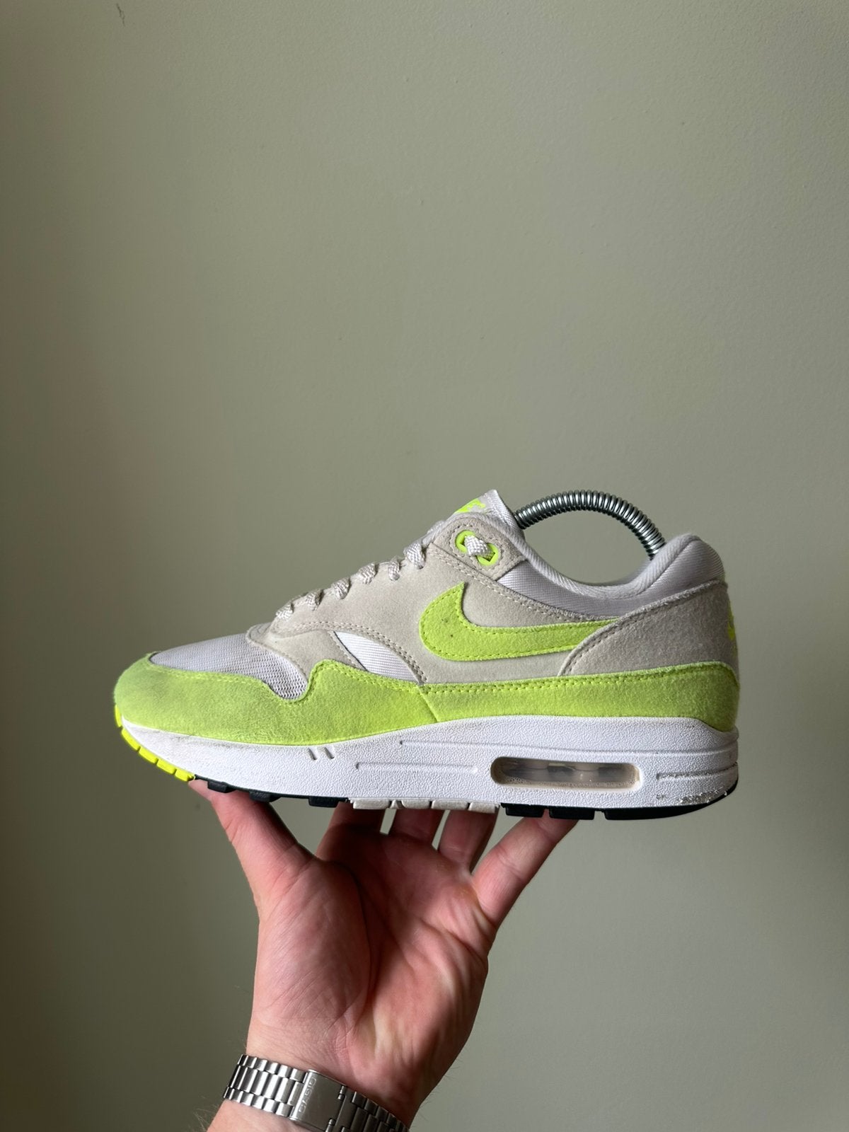 Nike Air Max 1 Volt Suède / 40,5, Ophalen of Verzenden, Zo goed als nieuw, Overige kleuren