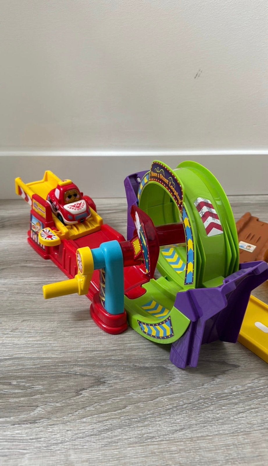 Toet toet race en stunt looping met extra stukken, Ophalen of Verzenden, Zo goed als nieuw, 2 tot 4 jaar