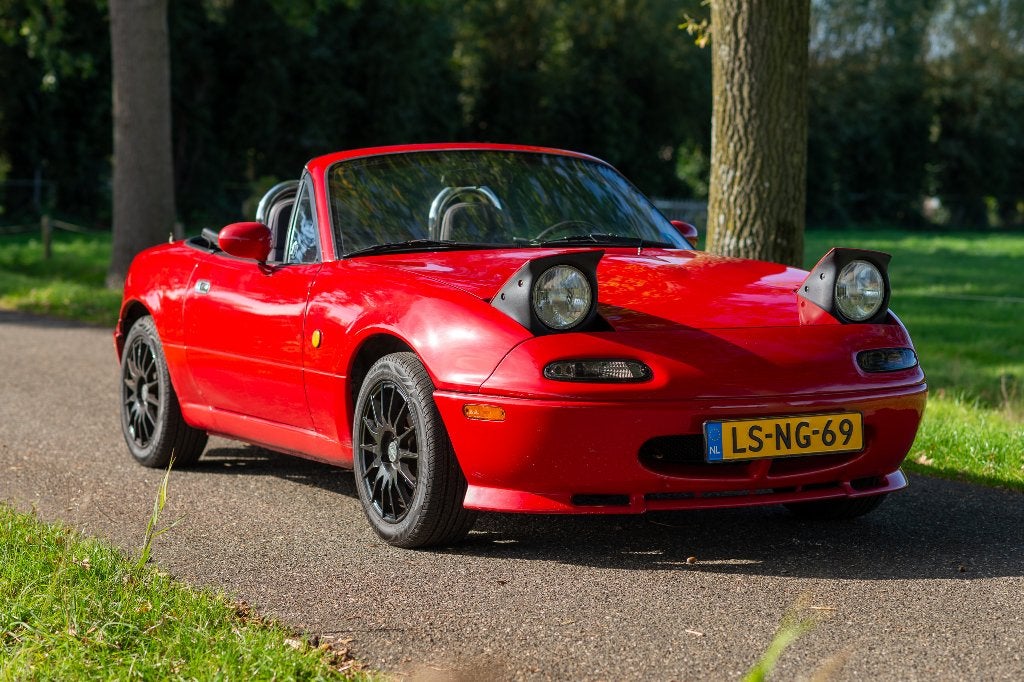 Mazda MX-5 uit 1995 | UNIEKE BODYKIT | APK 7-2028, Auto's, Zwart, 4 cilinders, Origineel Nederlands, Bedrijf