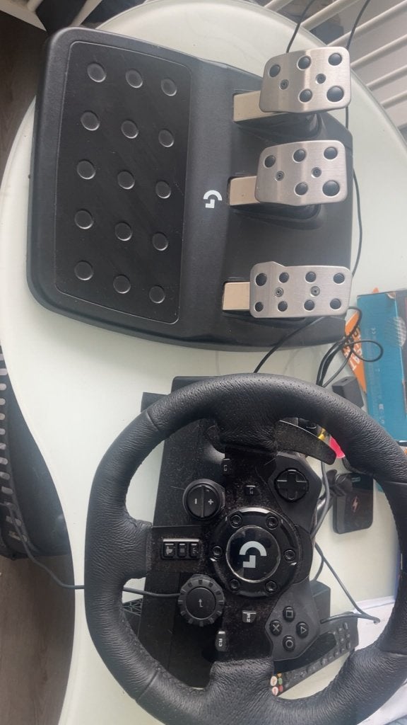 Logitech G29 Driving Force Racstuur met Pedalen voor PS4/PS5, Spelcomputers en Games, Ophalen, Zo goed als nieuw, Stuur of Pedalen