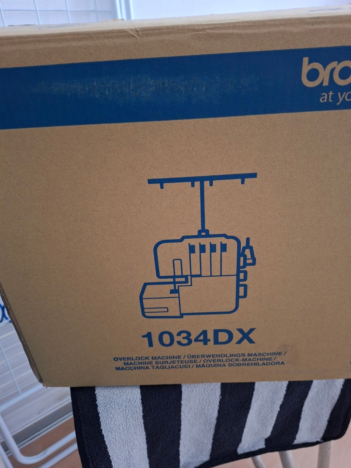 Brother Lock 1034DX Lockmachine - Zo goed als nieuw, Hobby en Vrije tijd, Ophalen, Zo goed als nieuw, Lockmachine, Brother