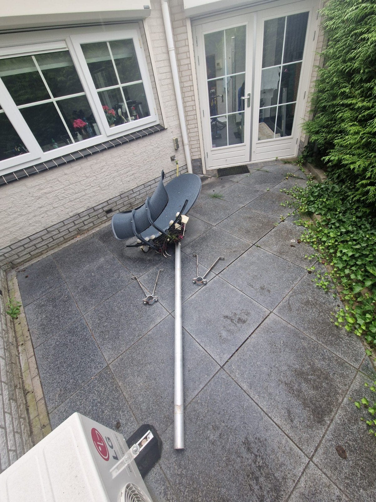 Schotelantenne met paal en bevestigingsmateriaal, Ophalen, Gebruikt, (Schotel)antenne, Overige merken