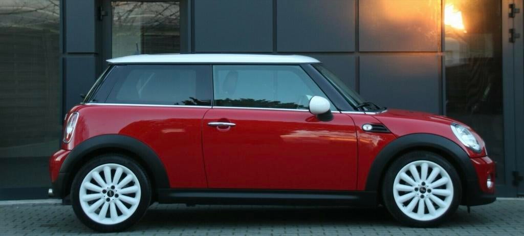 Mini Cooper 1.6 LCI 12/2012 Rood / Wit Chili als nieuw!!!, Auto's, Mini, Voorwielaandrijving, 40 €/maand, Zwart, 4 cilinders