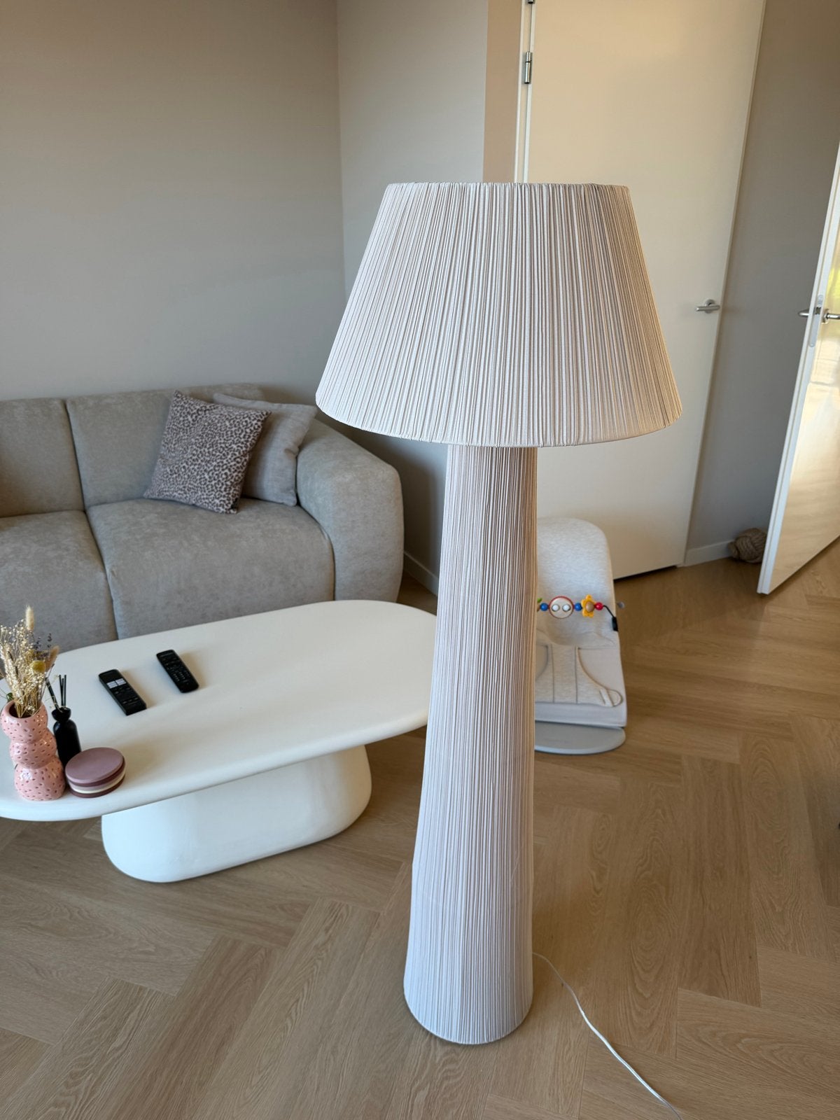 Kwantum vloerlamp ayla 3 maanden oud, Huis en Inrichting, Ophalen, E27 (groot), Zo goed als nieuw, 100 tot 150 cm
