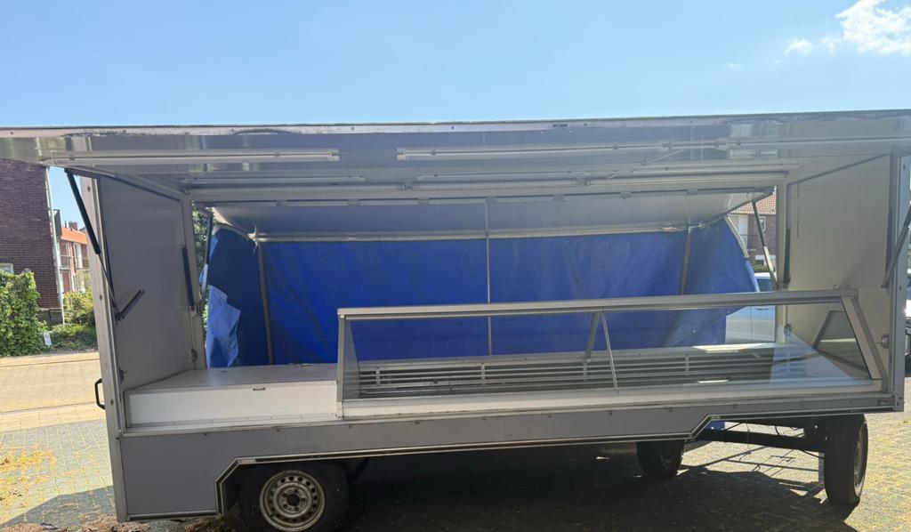 marktwagen/verkoopwagen 4.50m met koelvitrine – B rijbewijs, Ophalen