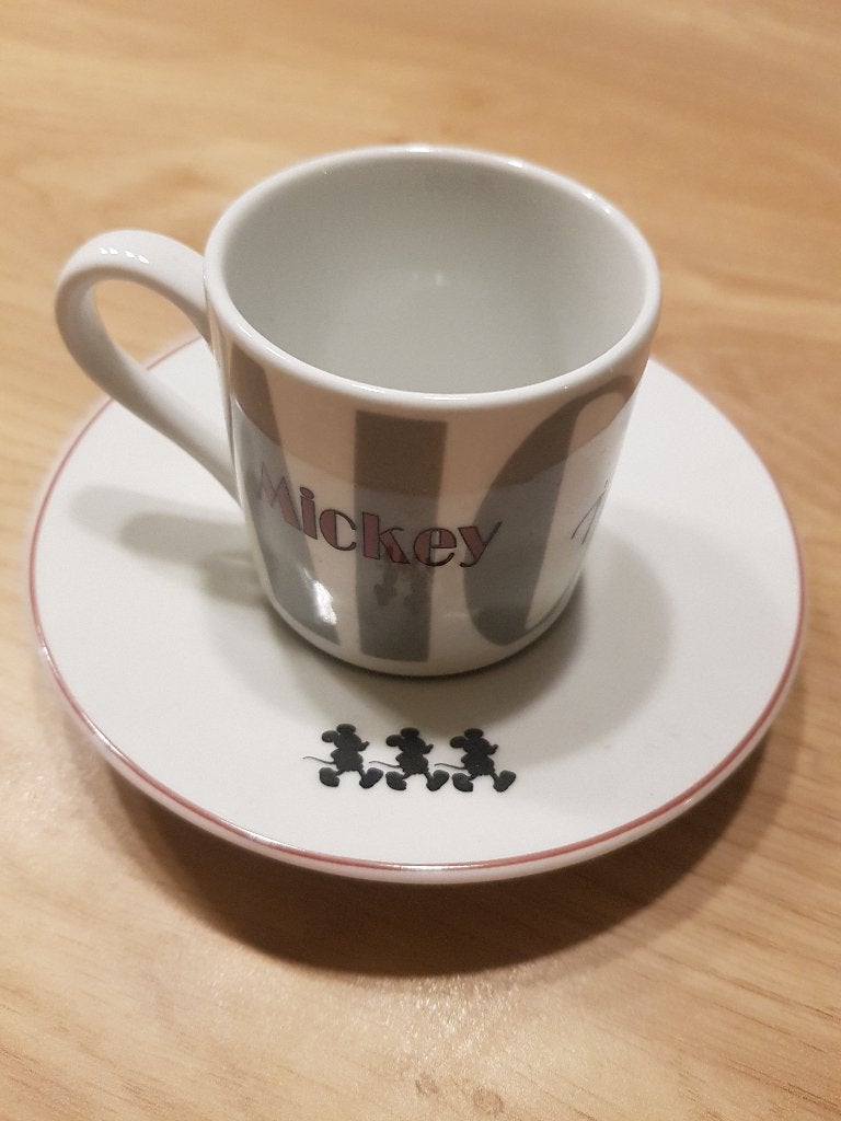 Kopje en schotel Mickey (uit Disneyland Parijs), Huis en Inrichting, Keuken | Servies, Ophalen, Nieuw, Overige stijlen, Kop(pen) en/of Schotel(s)