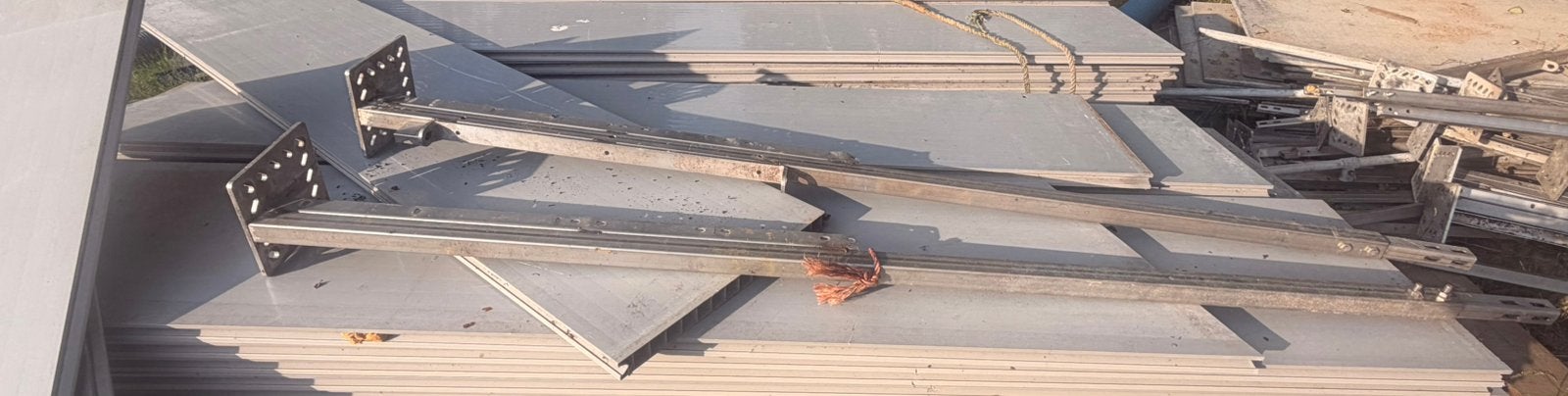 RVS palen voor kunststof planken en hekken, Meerdere dieren, Varken