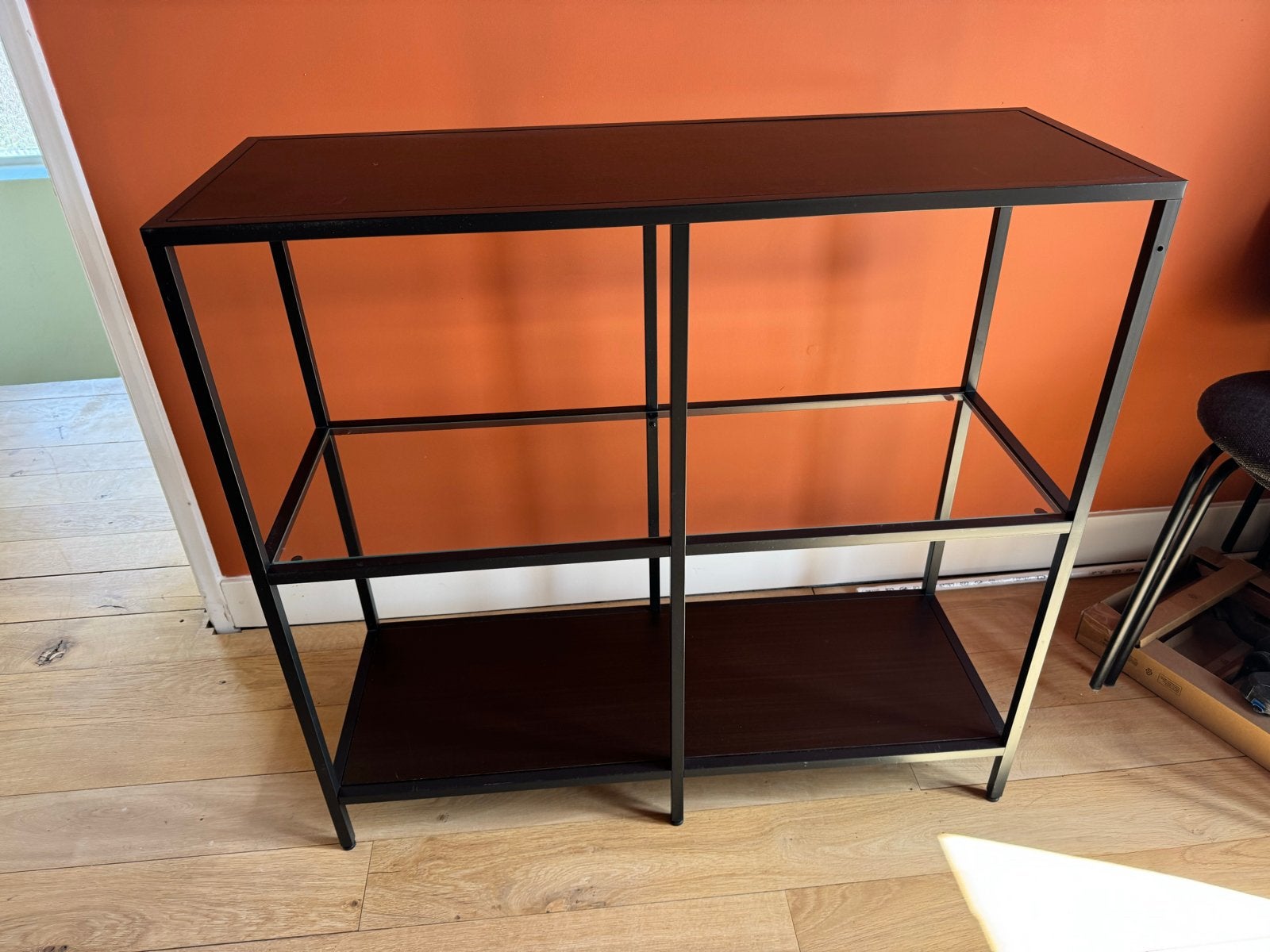 IKEA VITTSJÖ Stellingkast, zwartbruin/glas, 100x93 cm, Ophalen, Gebruikt