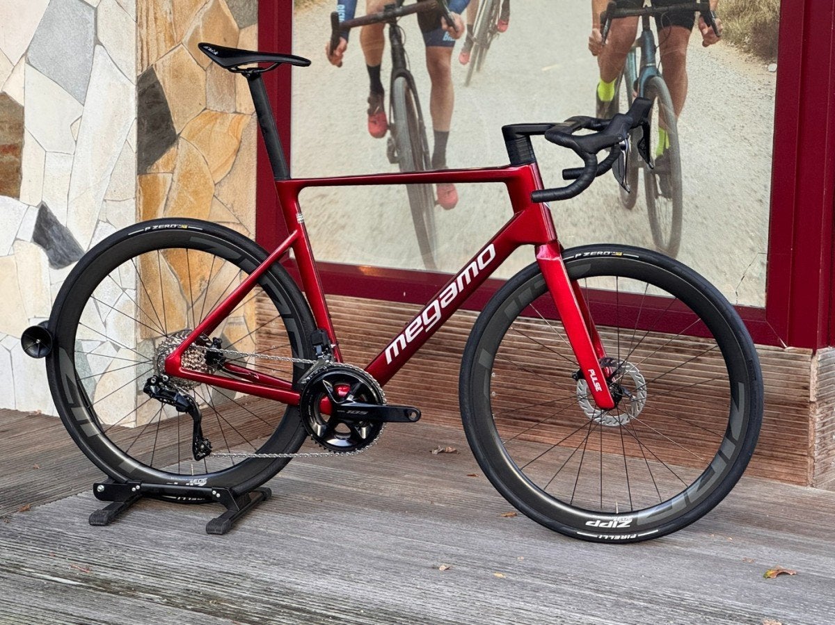 Megamo Pulse 15 CW XL 2026 Red, 28 inch, Carbon, -, -