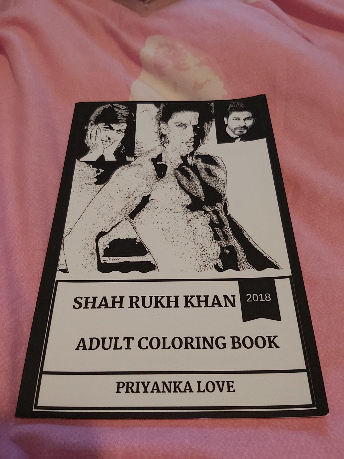 Shahrukh Khan. Adult Coloring Book. 2018. Nieuw., Boeken, Ophalen of Verzenden, Nieuw, Film- of Tv-bewerking