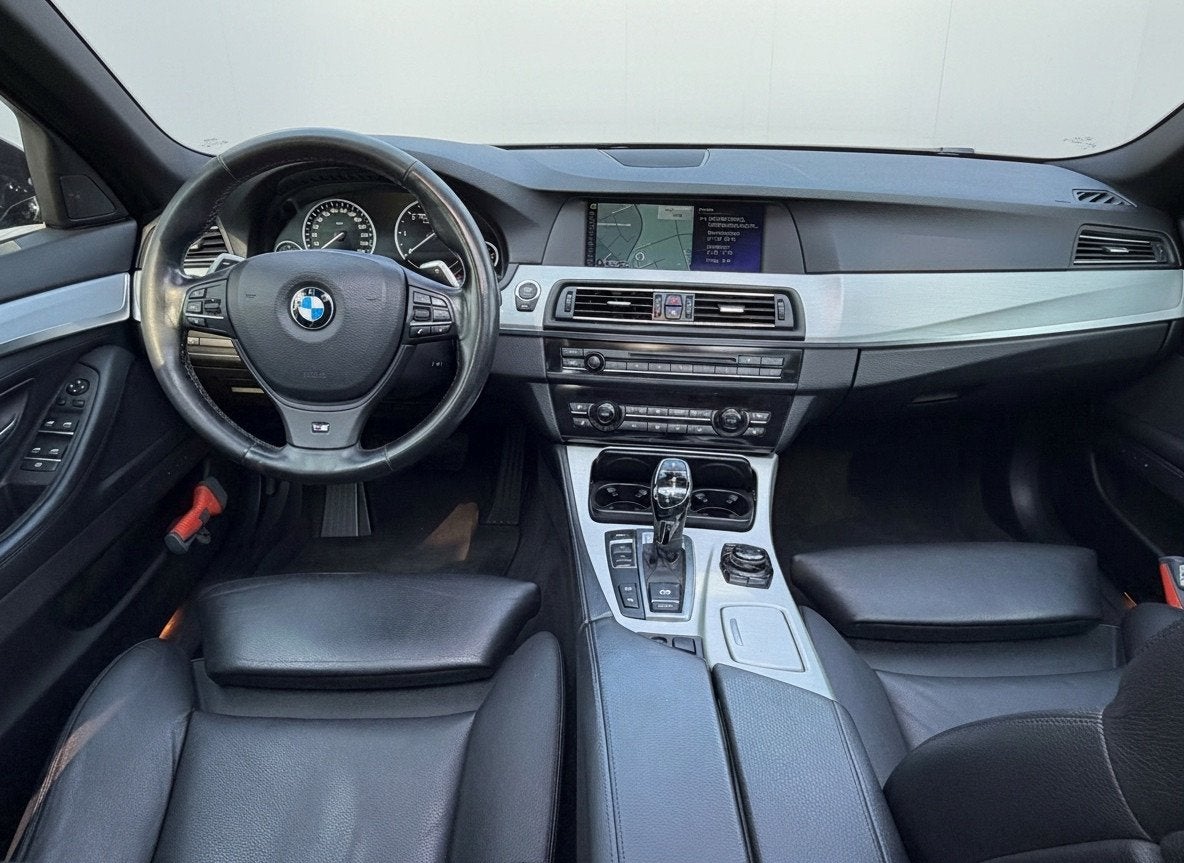 BMW 5-serie Touring 535xd 313 pk High Executive M sport, pan, Auto's, Gebruikt, 2993 cc, 2000 kg, Zwart