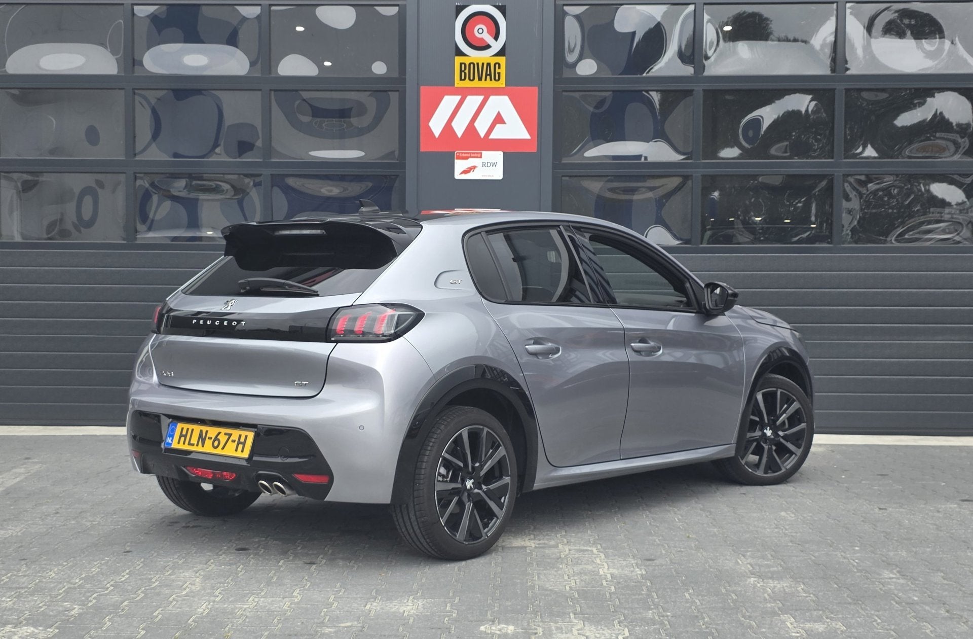 Peugeot 208 1.2 PureTech GT | ADAPTIVE | CAMERA | CARPLAY, Auto's, Gebruikt, 1199 cc, 1133 kg, Leder en Stof