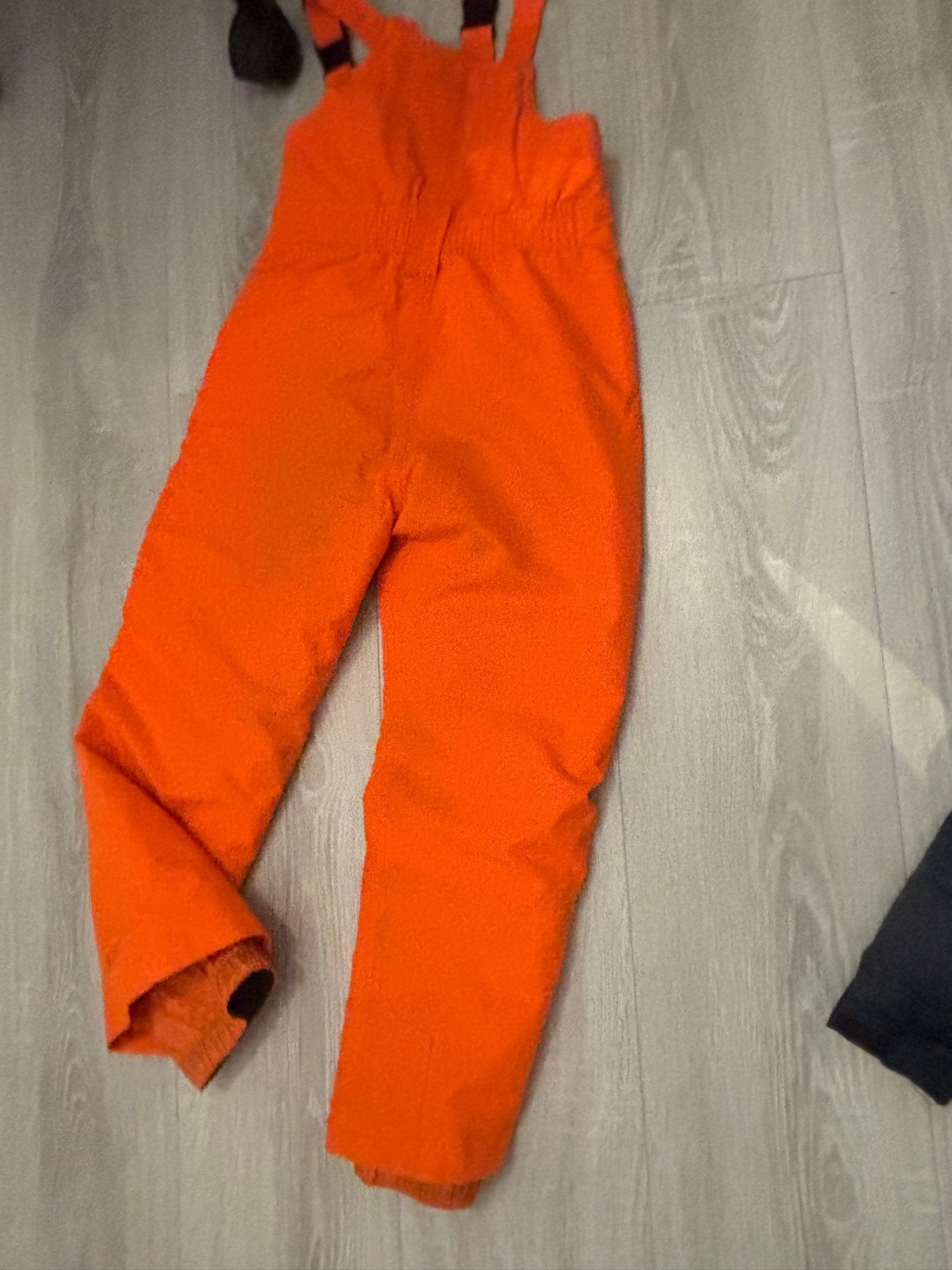 Ski kleding kinderen 4-7 jaar (jas en broek), Ophalen of Verzenden, Gedragen, Maat 34 (XS) of kleiner, Pak