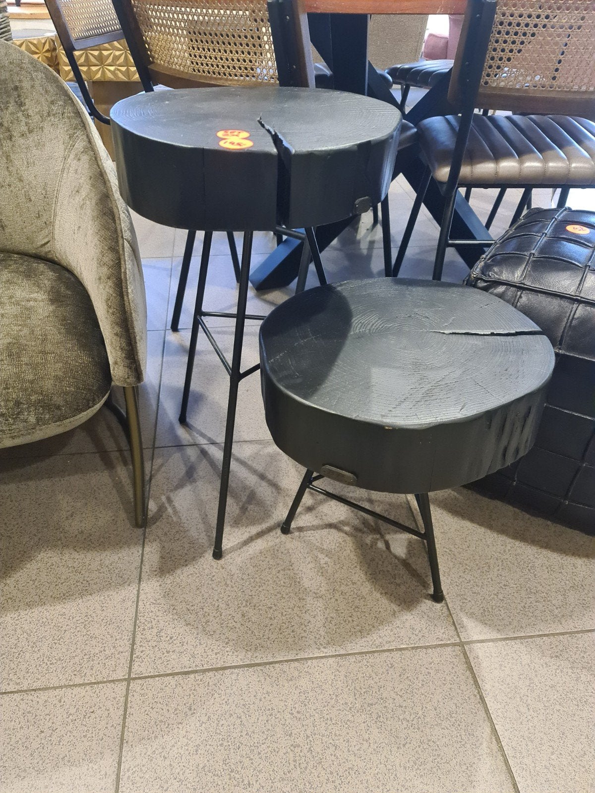 robuuste set van 2 salontafels boomstam model €145, Ophalen, Hout, Zwart, .