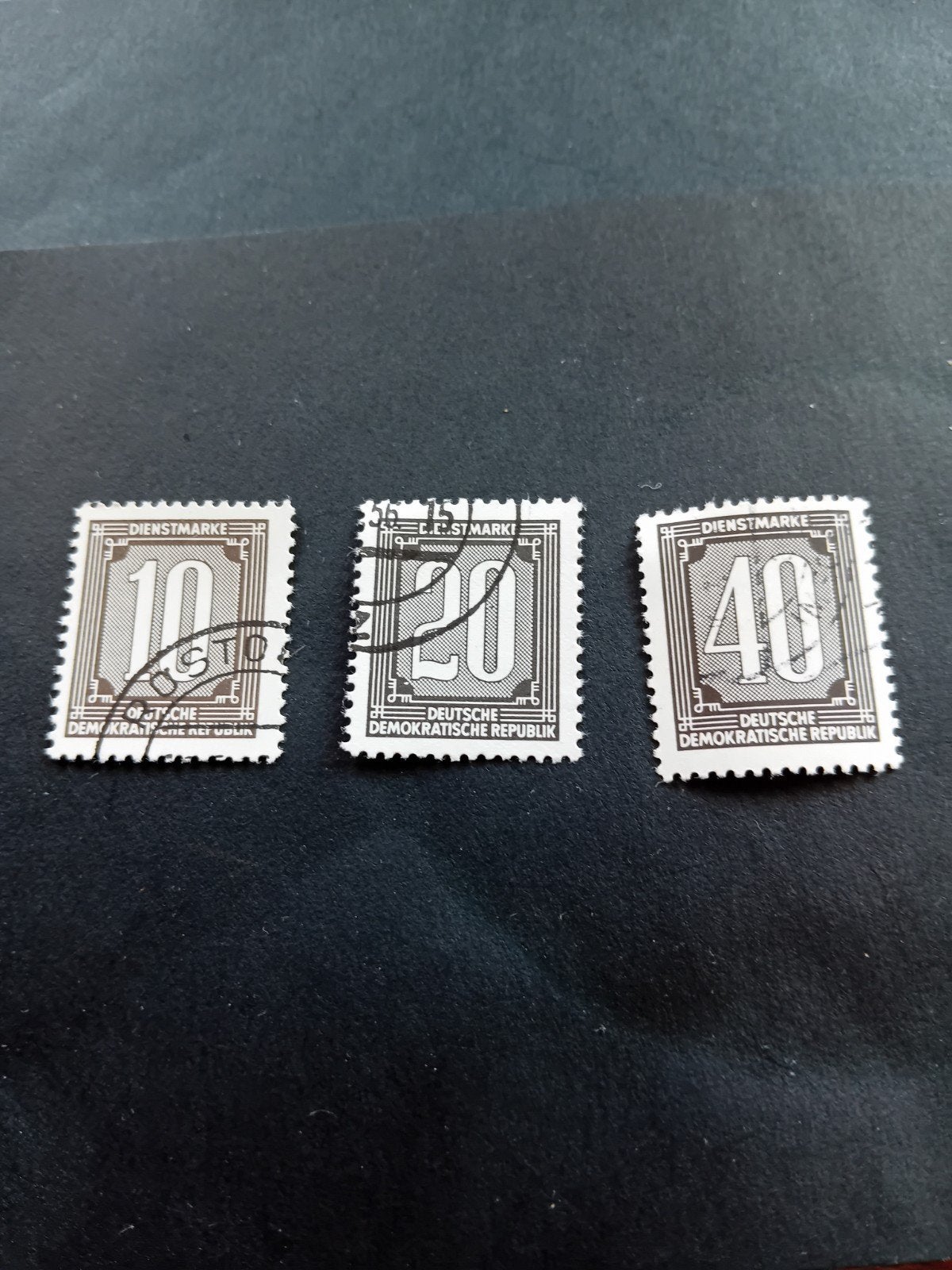 DDR Dienstmarken set - 10, 20, 40 Pfennig, Postzegels en Munten, Ophalen of Verzenden, DDR