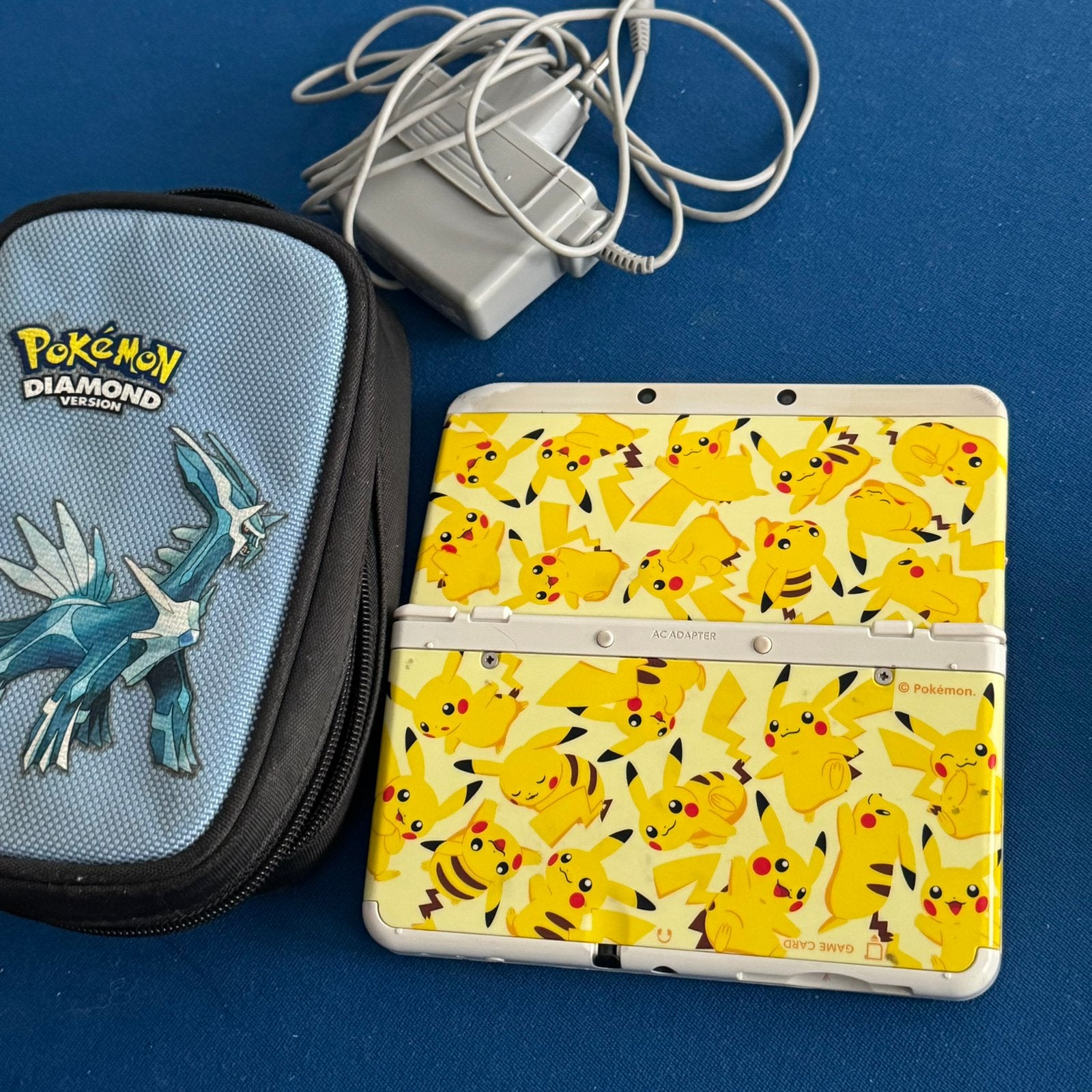 New 3DS Pikachu 64 GB, Stylus, Oplader - Meer 3DS te koop!, Met games, Gebruikt, Wit, Ophalen of Verzenden