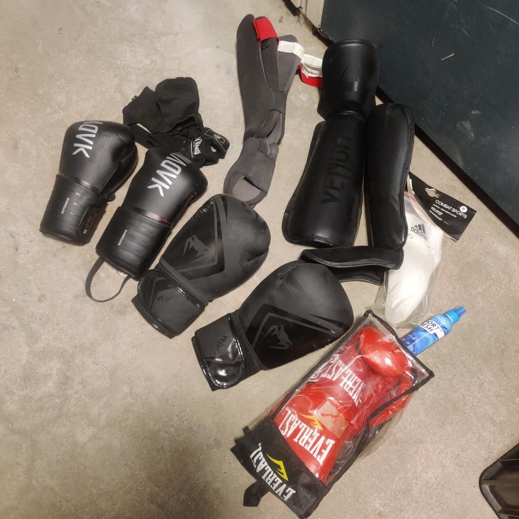 Vechtsportuitrusting: Bokshandschoenen, Scheenbeschermers, Ophalen, Gebruikt, Overige, Vechtsportbescherming
