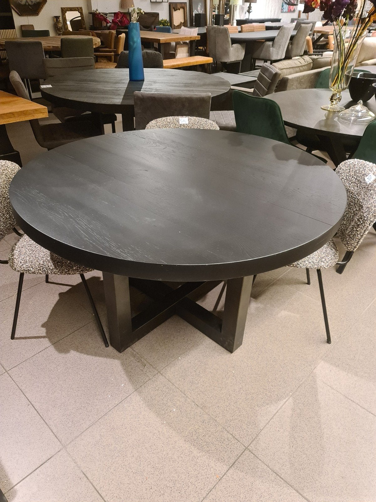 Nieuwe eettafel rond 130cm zwart eikenhout blokpoot €495, Ophalen, Hout, Zwart, .