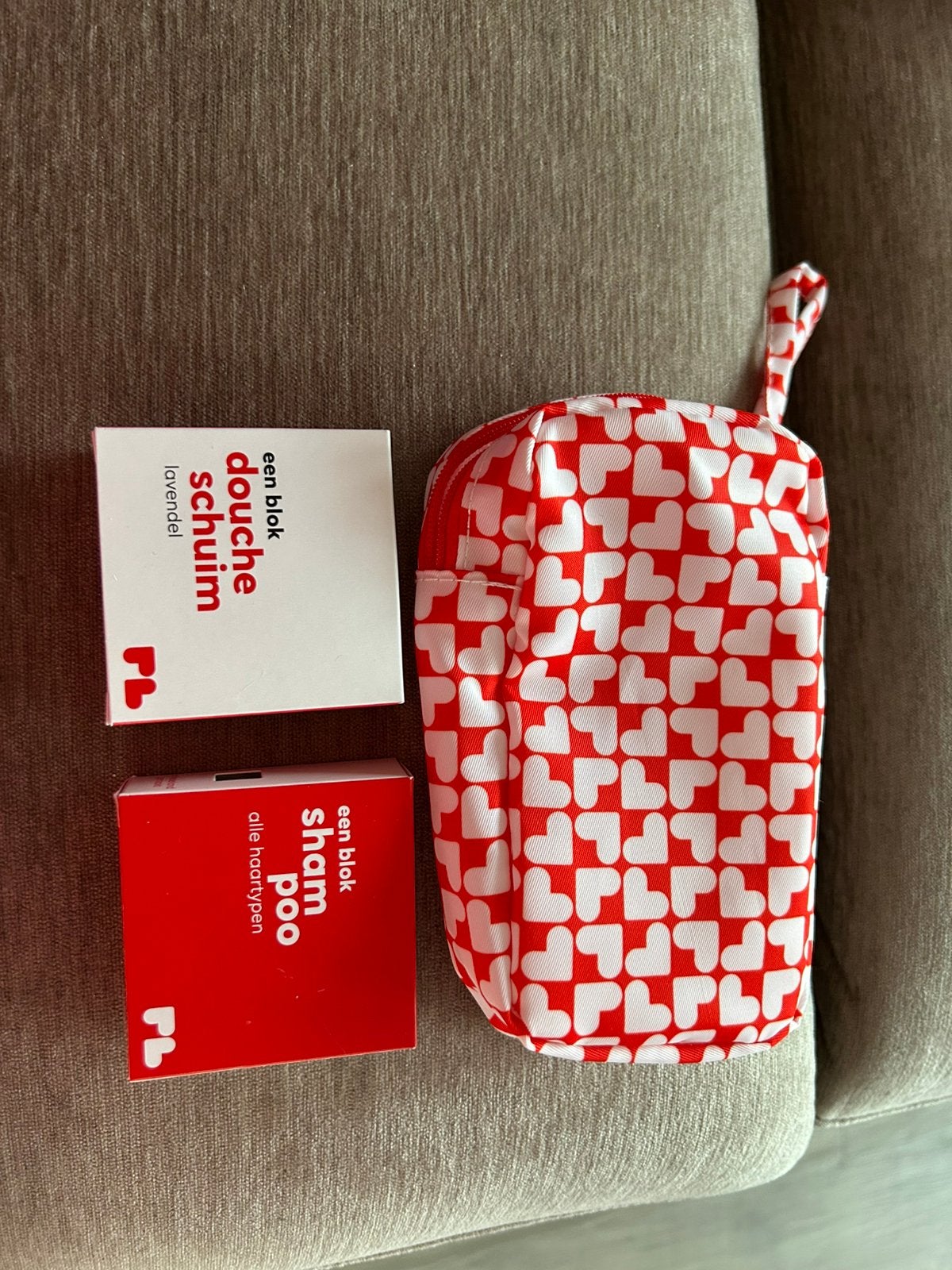 Gratis: Postcodeloterij etui met shampoo en doucheschuim, Verzenden, Nieuw, Meerkleurig, Heer of Dame