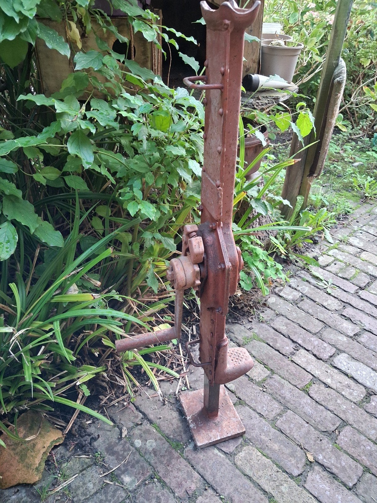 Antieke kelderwing / dommekracht 1500 kg, Ophalen