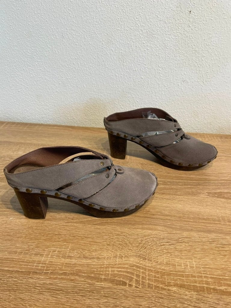 VIA VAI suède clogs maat 39 – taupe Boho blokhak, oud model, Via Vai, Bruin, Instappers, Zo goed als nieuw