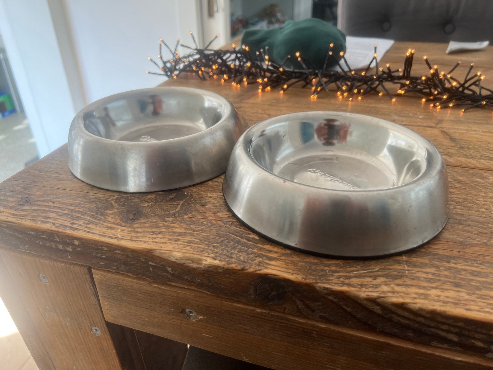 Voer bakjes voor dieren, Ophalen