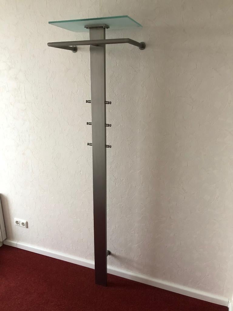 Fraaie metalen kapstok. 197 x 52 x 31 cm. Met glazen plaat., Huis en Inrichting, Ophalen, Gebruikt, Metaal, Staande kapstok