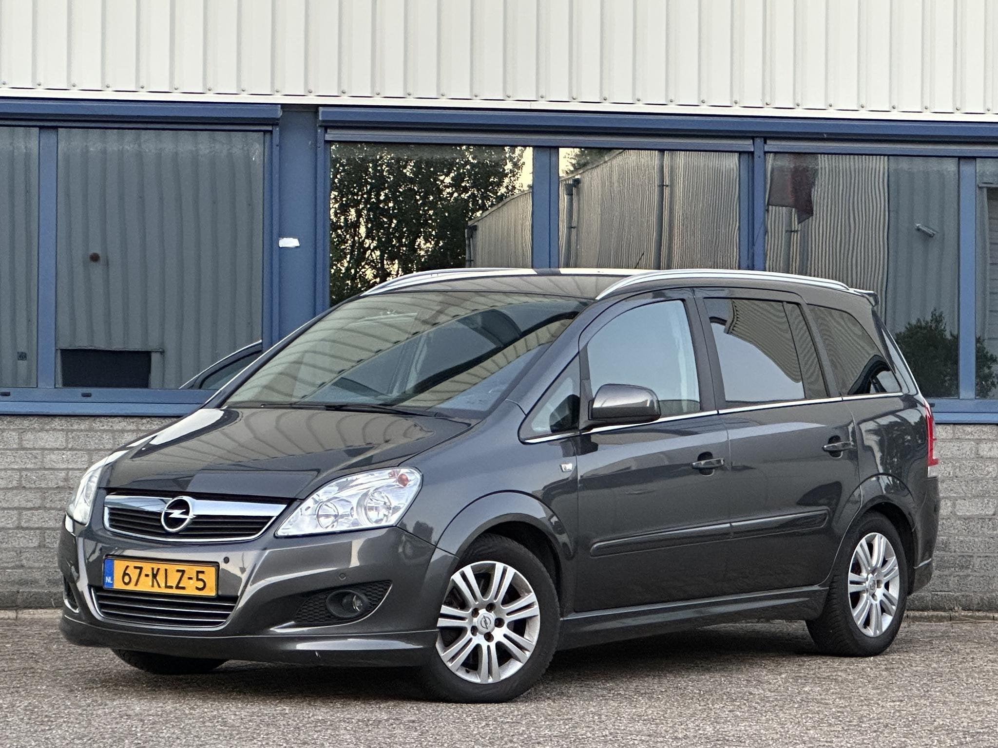 Opel Zafira 2.2 Cosmo 7p, Auto's, Gebruikt, 4 cilinders, 150 pk, 7 stoelen