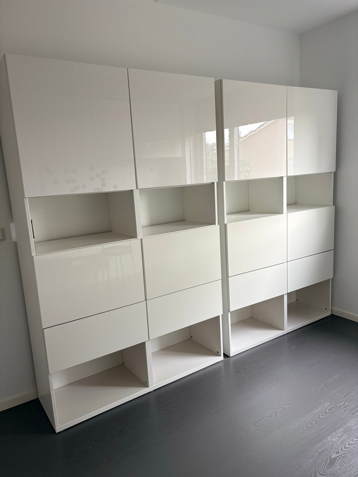 IKEA Besta kast met wit hoogglans fronten, Huis en Inrichting, Ophalen, Gebruikt, 100 tot 150 cm, Overige houtsoorten
