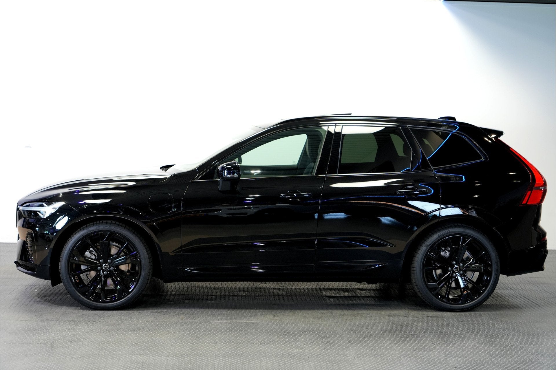 Volvo XC60 2.0 T6 AWD Aut8 MJ2027 Plug-in Ultra Black Ed. ,N, Automaat, Dealer onderhouden, Gebruikt, Euro 6
