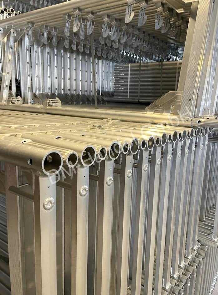 Aluminium gevelsteiger 200 m² - compleet, 8 maanden oud, Doe-het-zelf en Verbouw, Ophalen, Gebruikt, Gevelsteiger, 5 meter of hoger