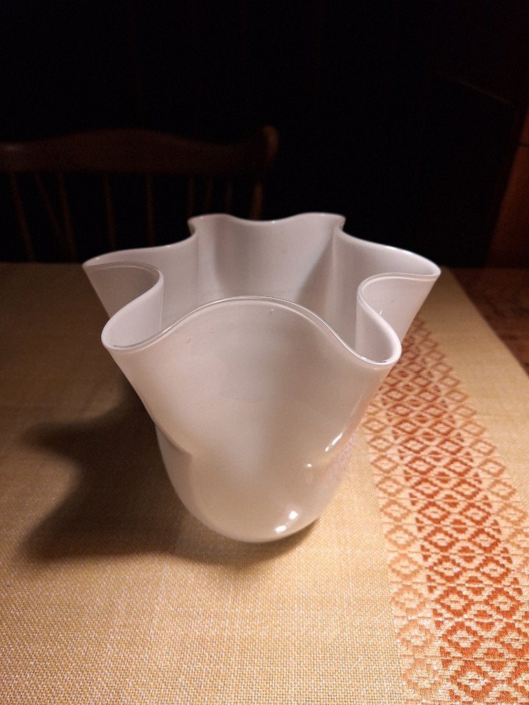 Witte zakdoekvaas, Wit, Ophalen of Verzenden, Geschikt voor droogbloemen, 18 cm